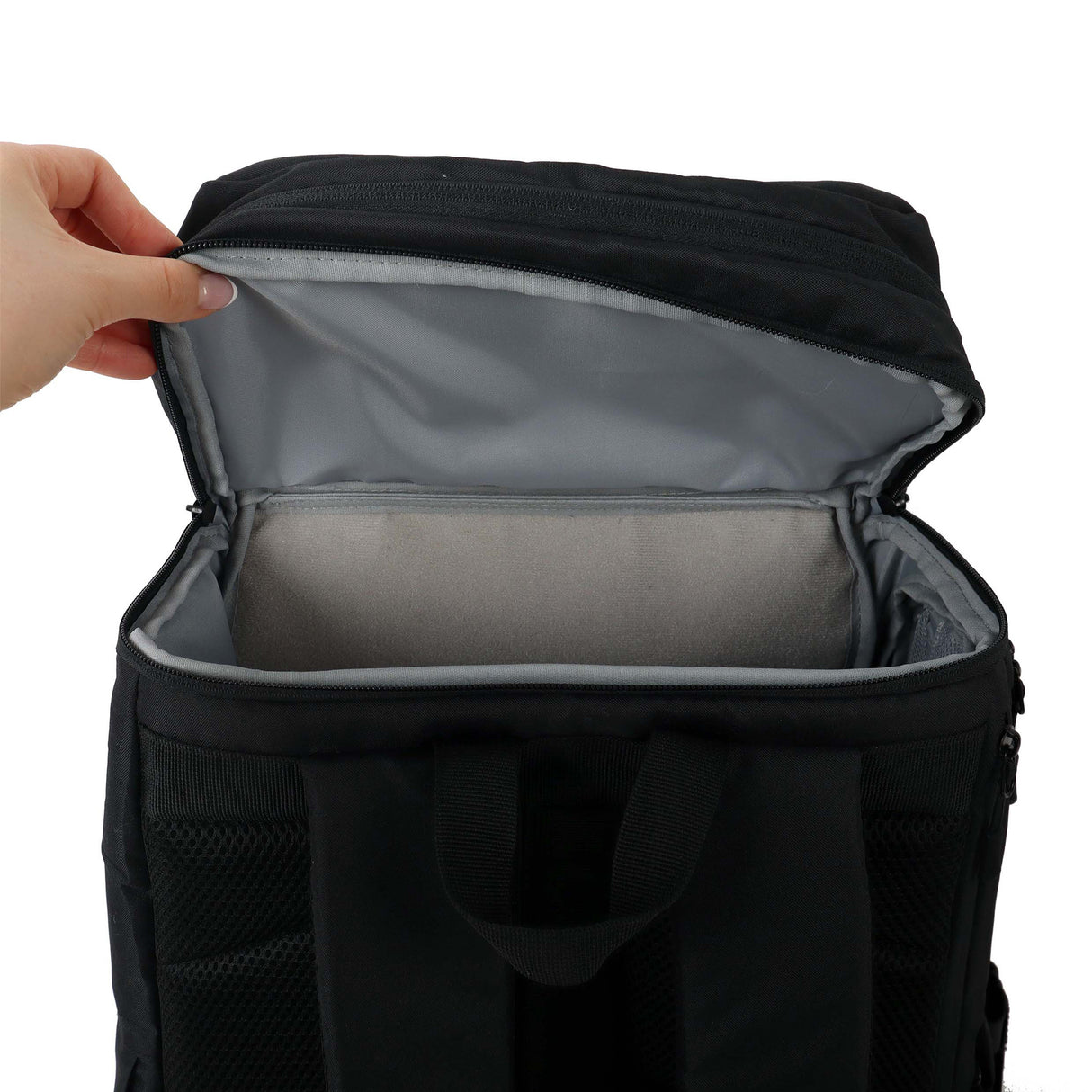 Travel reppu 27 l musta