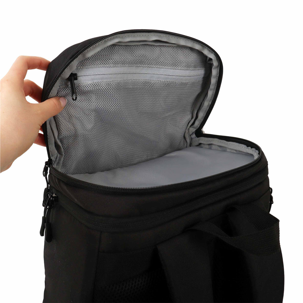 Travel reppu 27 l musta
