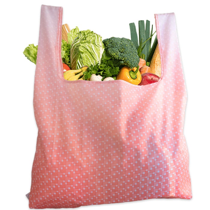 Kokoon taittuva tilava kauppakassi, raikkaalla puna-valkoisella kuviolla.