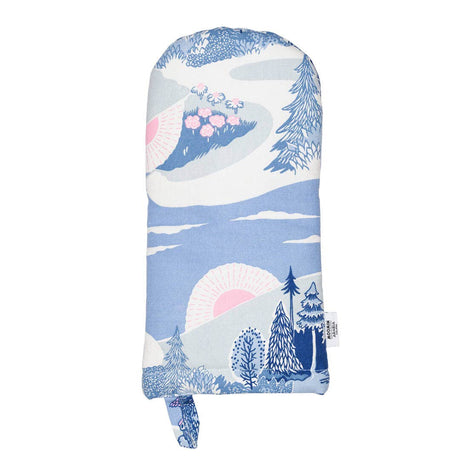 Muumi uunikintaassa sinisävyinen kuvitus Muumilaaksosta.