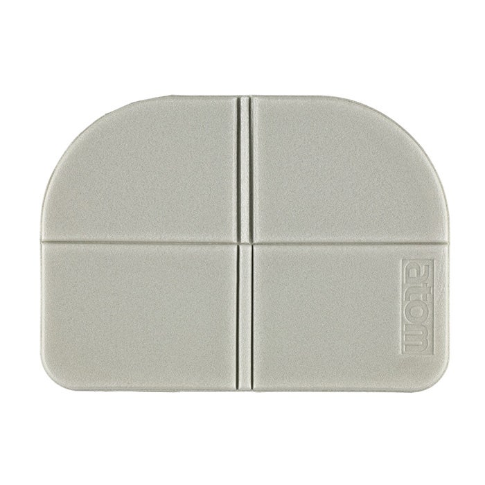 Istuinalusta taittuu nelinkerroin ja menee pieneen tilaan.