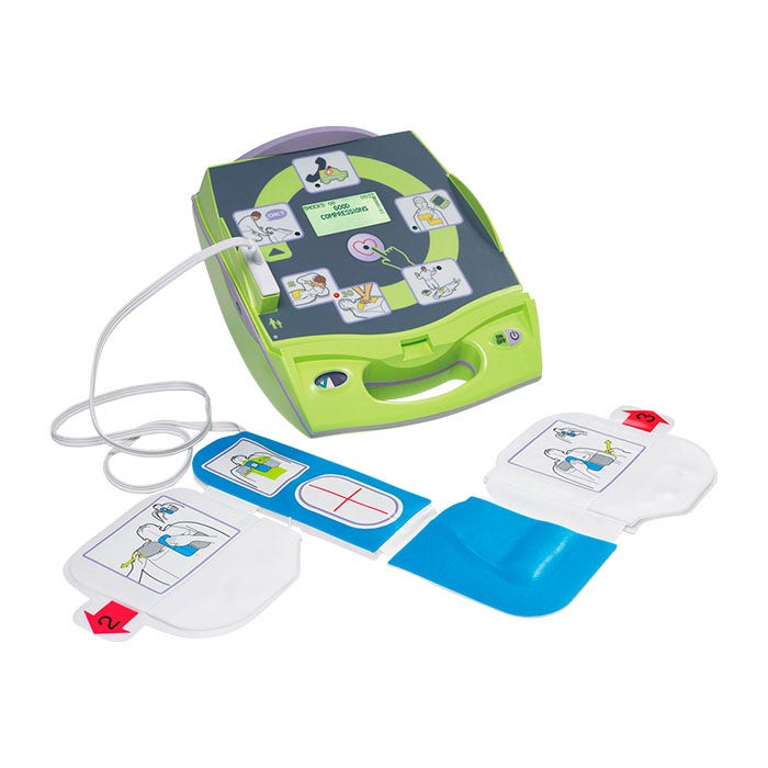 Defibrillaattori Zoll AED Plus kantolaukulla