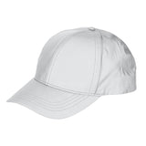 Heijastavasta materiaalista valmistettu lippalakki. 