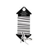 Kuvassa valkoiset kengännauhat, joissa on pimäessä heijastava harmaa raita