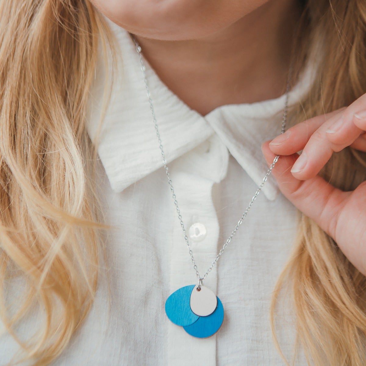 Huoma halsband, blått med silverfärgade delar