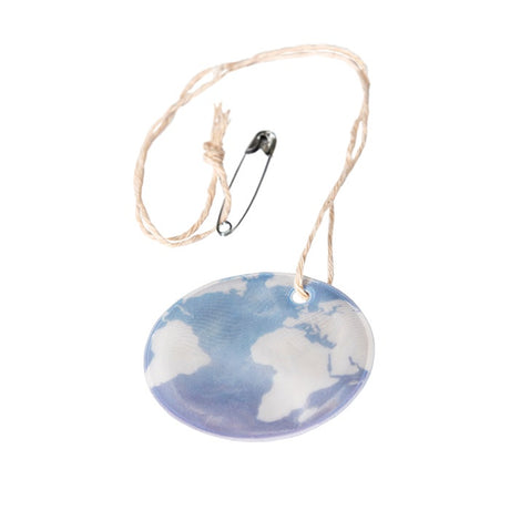 Maapalloheijastin kiinnitetään hakaneulalla