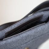 Olkalaukku sarkakankaasta