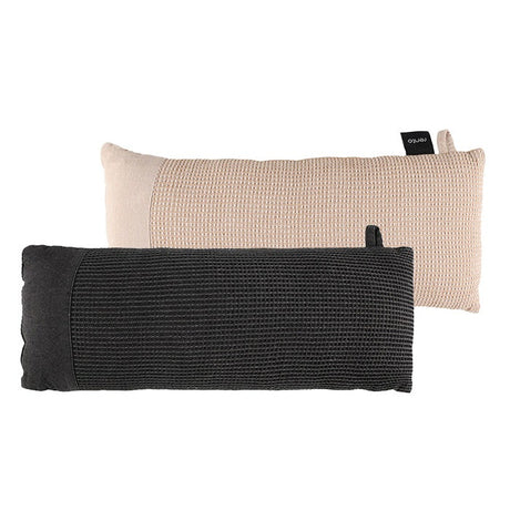 Vohvelikankaiset saunatyynyt vaalean ja tummanharmaan värisenä. 