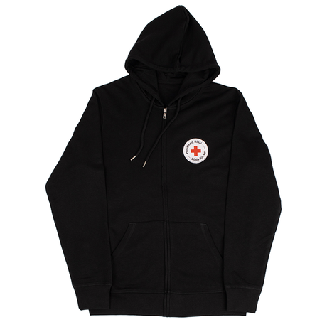 Musta huppari jonka rinnassa Punaisen Ristin logo.