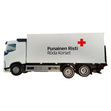 Volvo-jakeluautossa on Punaisen Ristin järjestötunnus painettuna tavaratilan kylkeen.